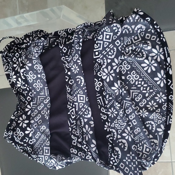 Black n white tankini top with built in bra - Picture 4 of 6